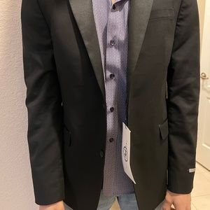 Perry Ellis Slim Fit Stretch Wrinkle-resistant Tuxedo Jacket